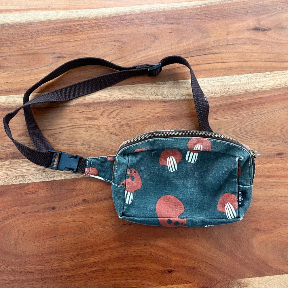Maika Black and Red Belt Bag